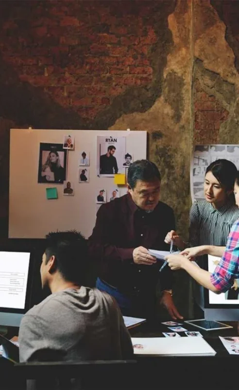 working-job-career-casual-showing-SJZWF3N-1024x737